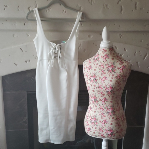 Missguided Dresses & Skirts - NWT MISSGUIDED White dress